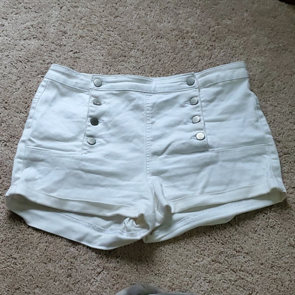 💚💚 white high waisted shorts